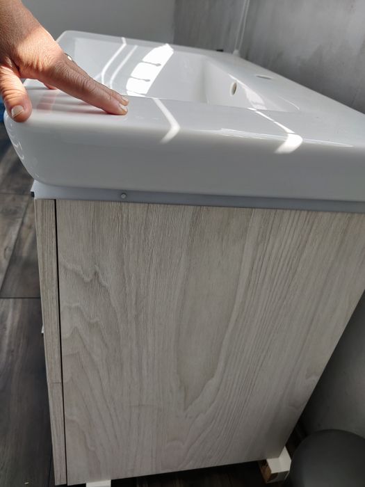 Мивка за баня със плавно затваряне на шкафчетата и лед светлина