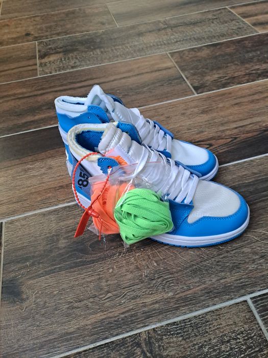 Air Jordan 1 Retro High "Off-White - UNC" sneakers
Air Jordan 1 Retro