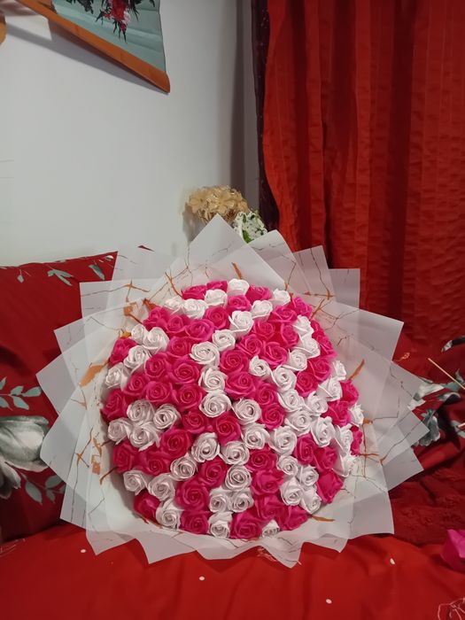 Realizez buchete din trandafiri de săpun-Craiova