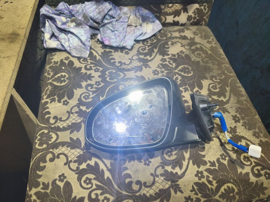 Продаю зеркало Камри 55