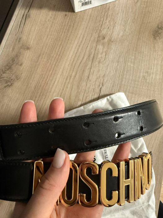 Curea Moschino nouă