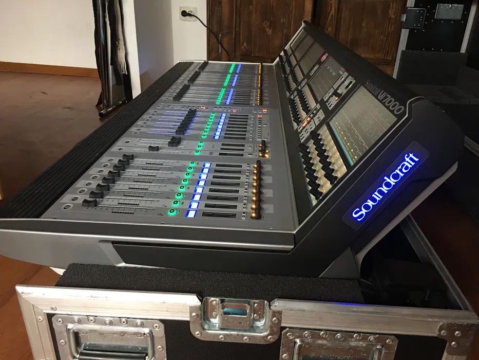 Vând mixer digital Soundcraft VI7000