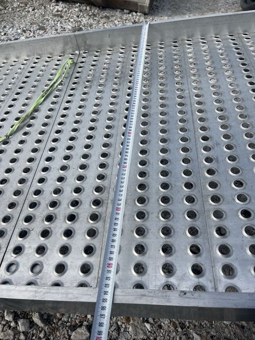 Товарна рампа за бус