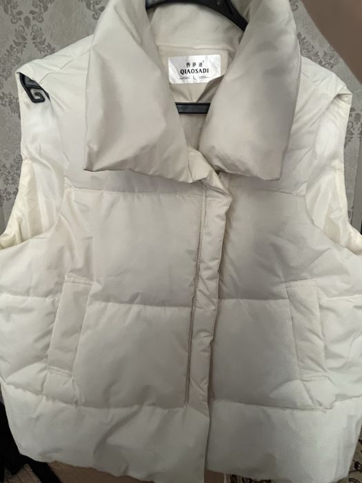 Безрукавка белая