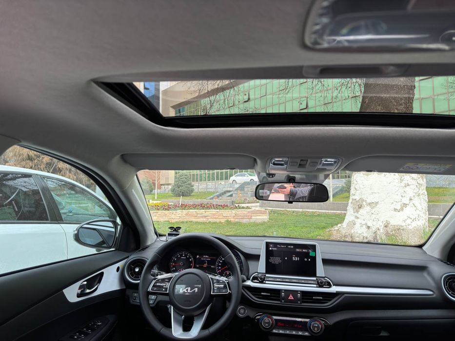 KIA Cerato avtomat Lux 2 pazitsiya srochno sotiladi