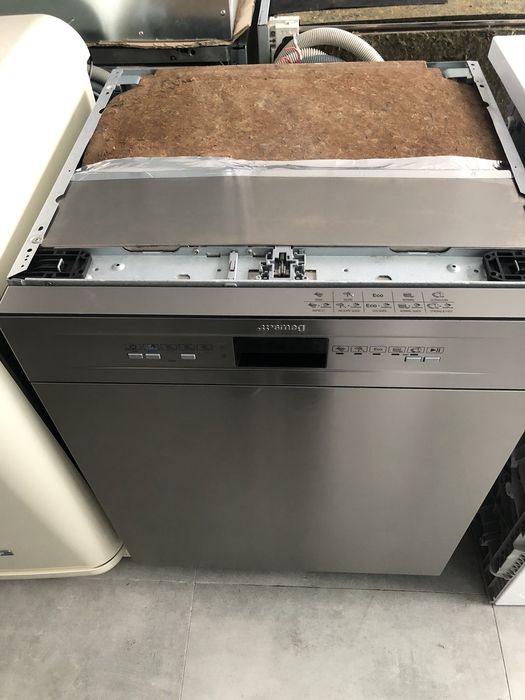 Съдомиялна Smeg за под плот 60 см. А+++