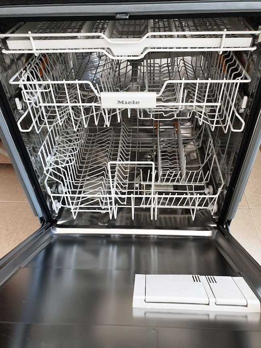 Инокс - Miele Съдомиялна - 14 Комплекта - Частично Вграждане - 60см