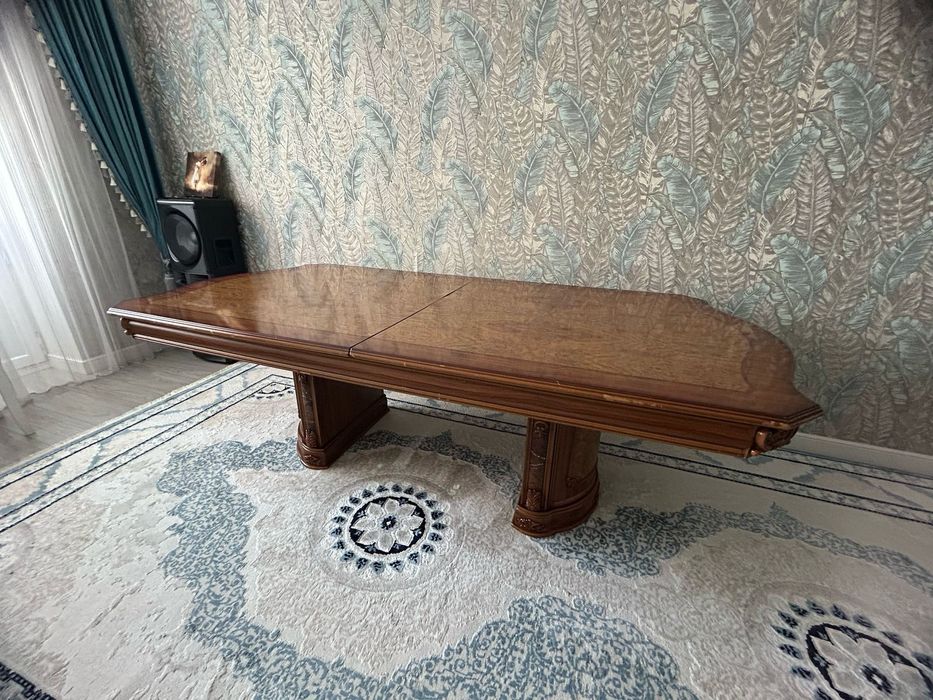 Продам итальянский стол