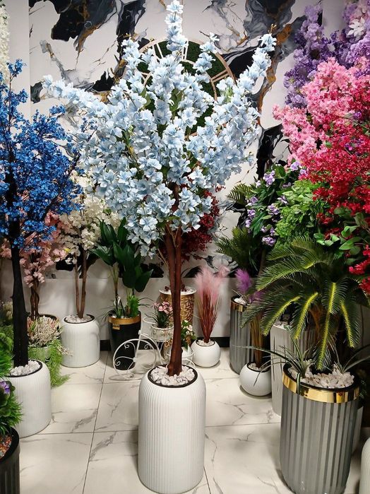 Suniy daraxtlar, suniy gullar, suniy o'simliklar dunyosi.