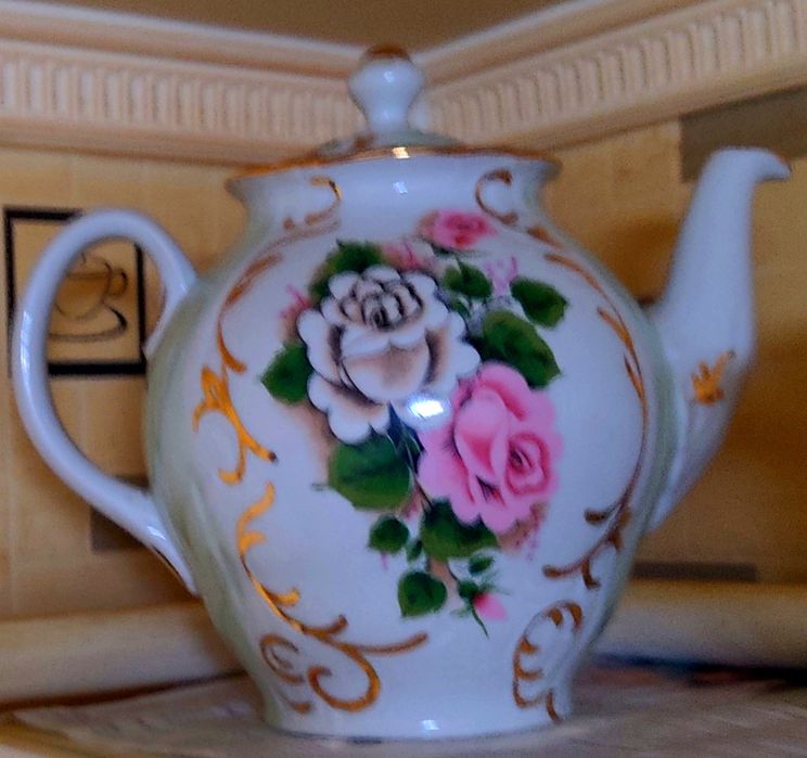 Продам фарфоровый Чайник СССР
