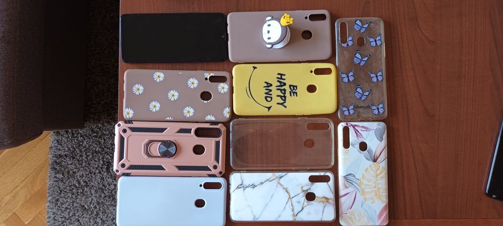 Телефон Samsung A20s неразличим от нов + 9 кейса