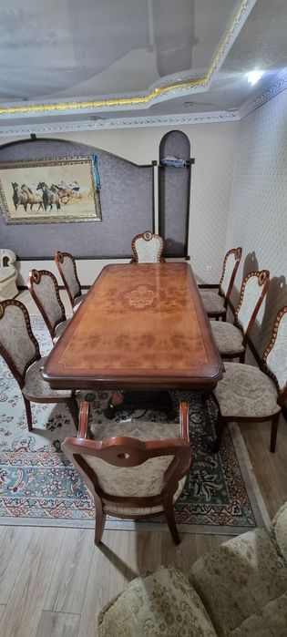 Продаю срочно стол со стульями