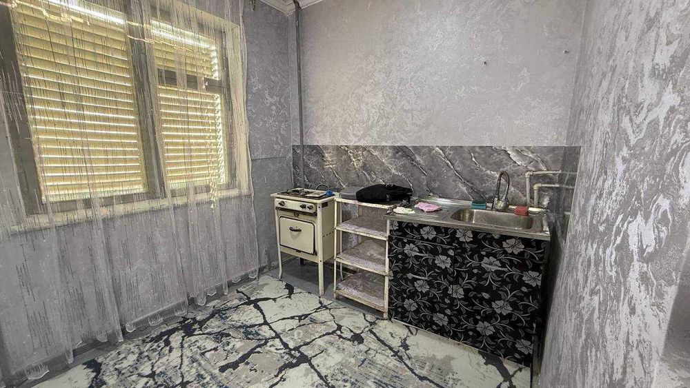 Киргили Шарқ мехмонхонаси 2 қаватда 2 хонали квартира сотилади.ID:1538