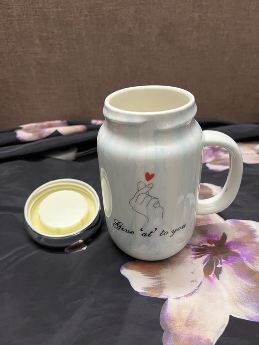 Милая кружка с крышкой