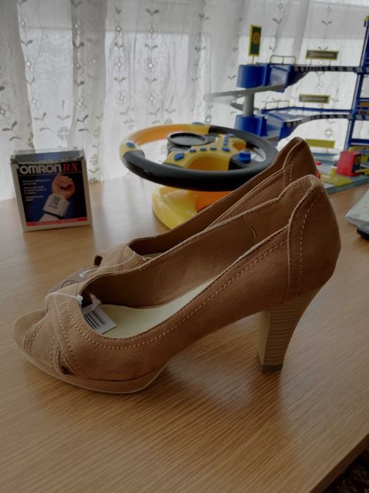 Дамски обувки с висок ток отворени