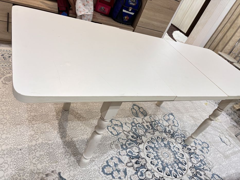 Продам стол гостиный.