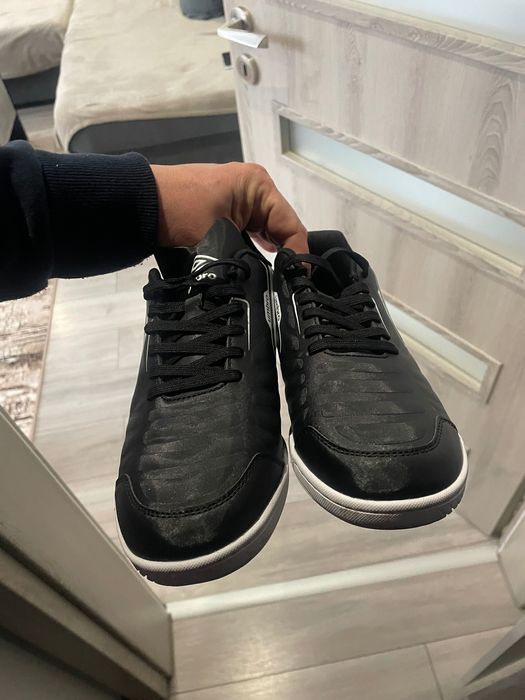 Обувки Umbro .20€