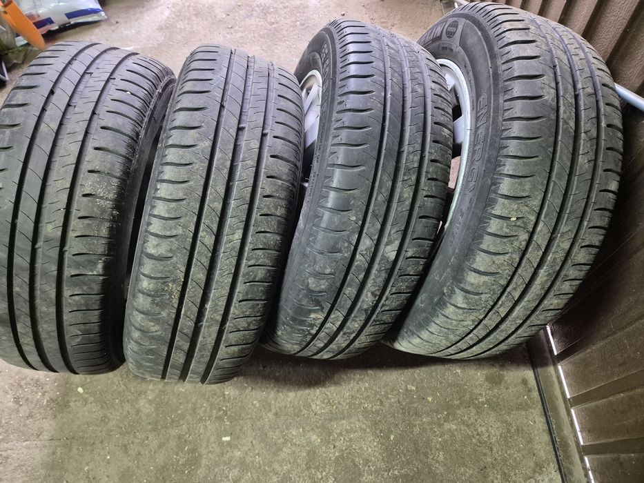 Vand jante aliaj de 15 Renault Megane cu anvelope de vara,