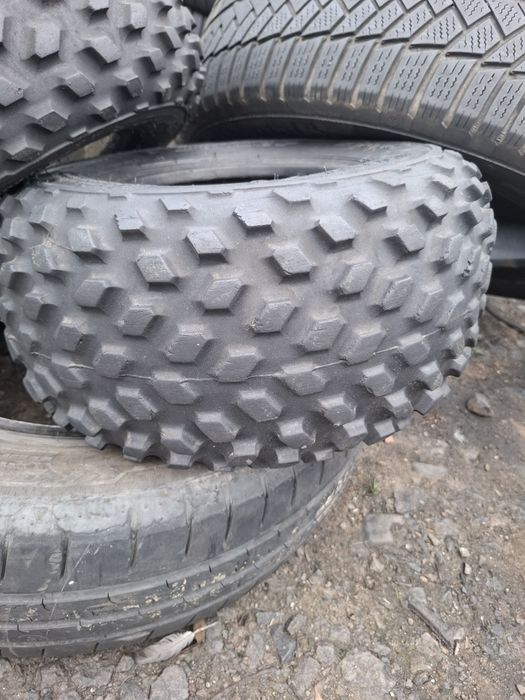 Vand 2 anvelope AT 16×8-7 dunlop bune fara defecte