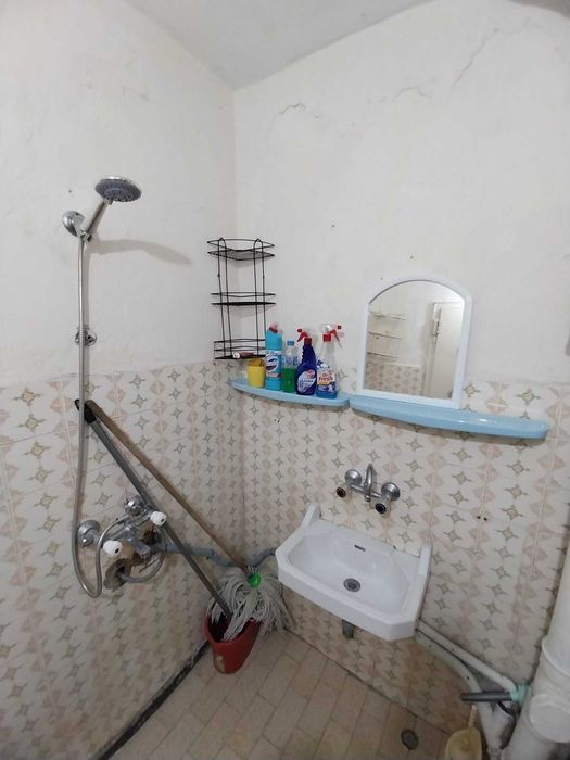 Дава се под наем Двустаен апартамент в Шумен, Тракия - 78 кв.м за 239.7 € - Снимка #4