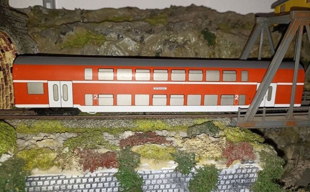 Roco vagon de călători etajat scara H0 
Utilizat pentru șters linia