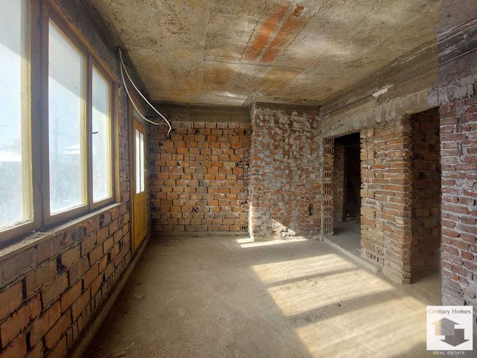 105597 Първи етаж от двуфамилна къща  в кв. Акация, гр. В. Търново