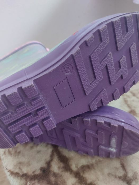 Продам детскую обувь