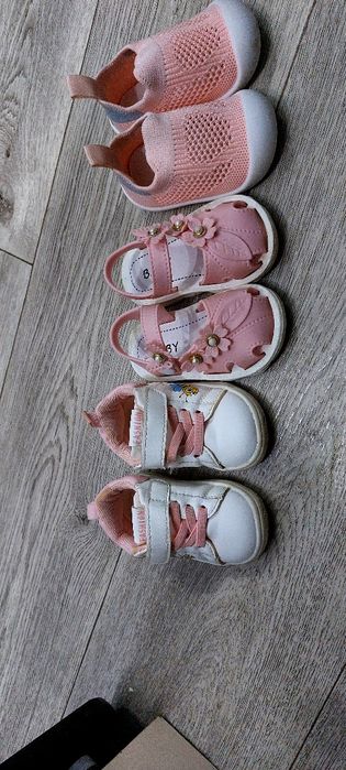 Продам детскую обувь