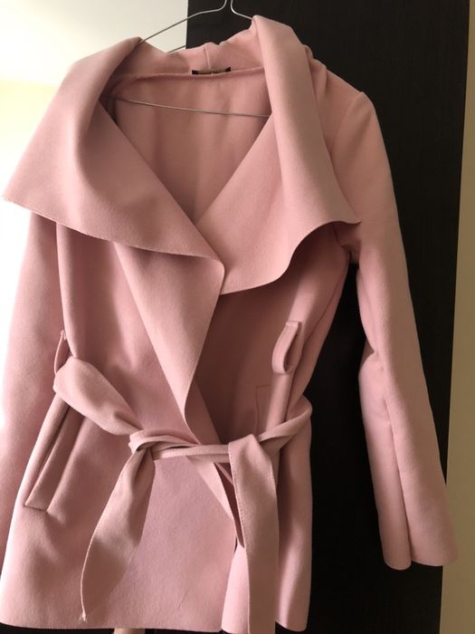 Palton roz pudra versatil si comod