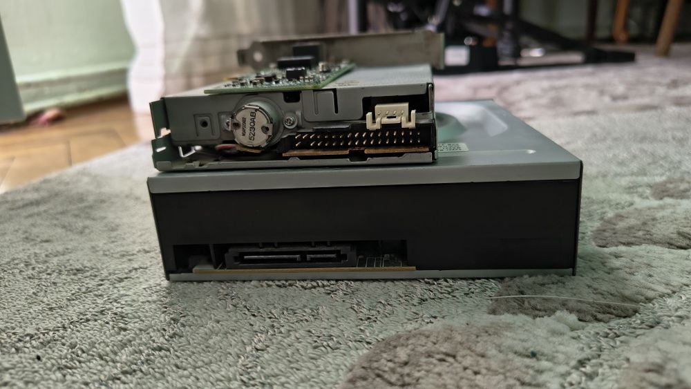 Lot Componente PC Retro – LG M-DISC, Floppy, Placă Rețea