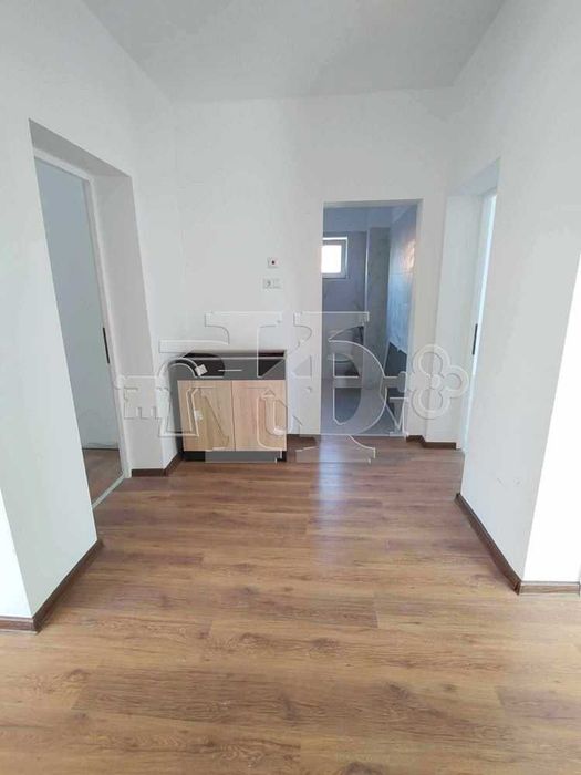 Продава се Тристаен апартамент в Добрич, Христо Ботев - 90 кв.м за 901 €/кв.м - Снимка #5