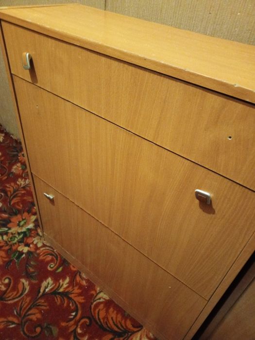 Отдам бесплатно обувницу