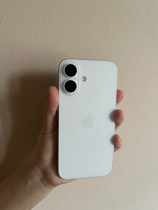 Iphone 16 белого цвета
