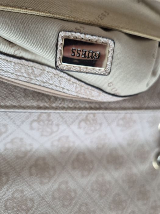 Дамска чанта Guess