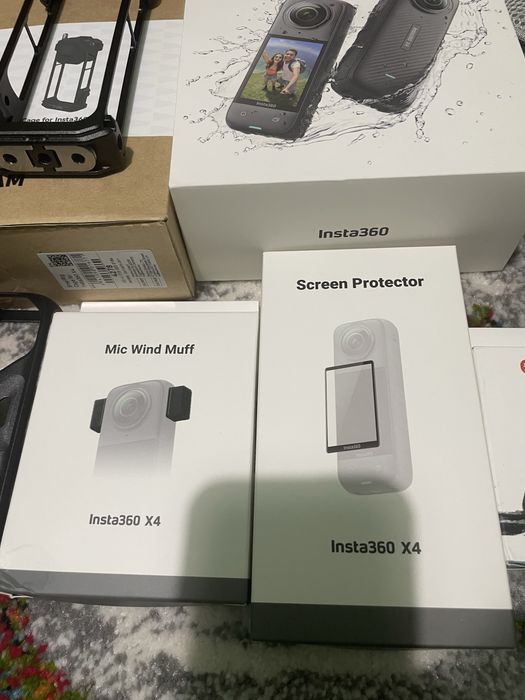 Vand camera Insta360 x4 cu accesorii