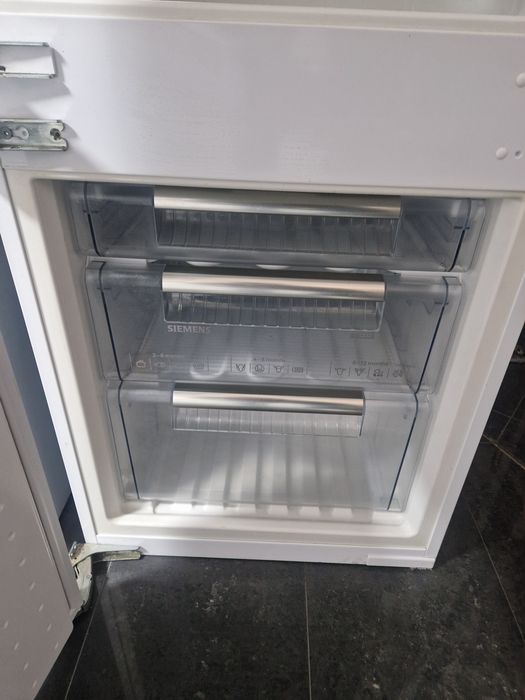 Хладилник за вграждане Siemens A++