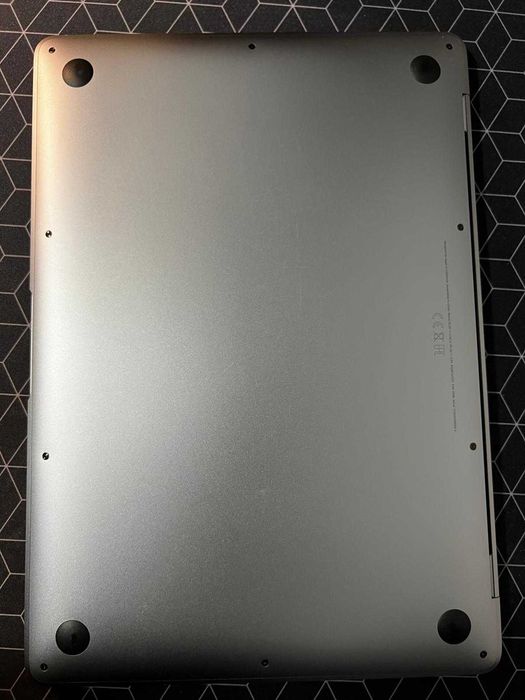 MacBook Air M1 8GB RAM / 256GB SSD • Stare f buna • Cutie + Accesorii