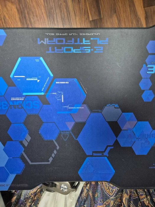 Геймърско бюро E-Blue RGB – Регулируемо 1.35м – LED