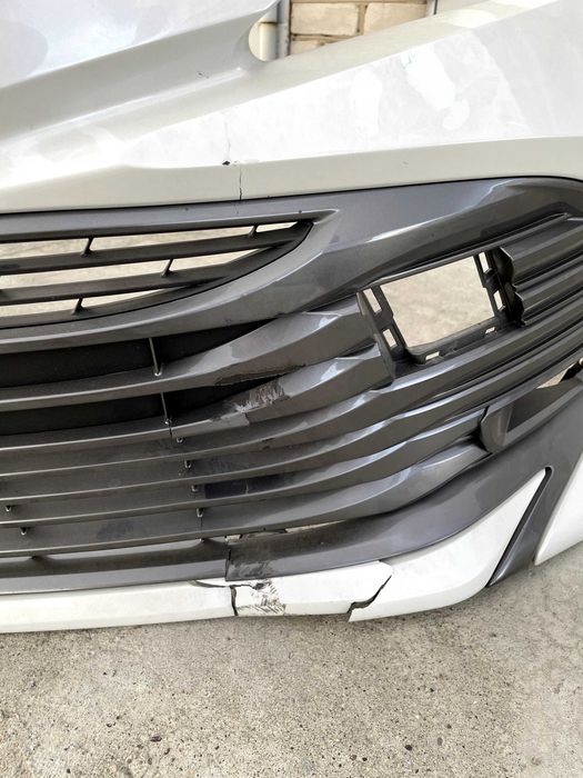 Продам бампер на камри 70, вместе с решеткой, оригинал
