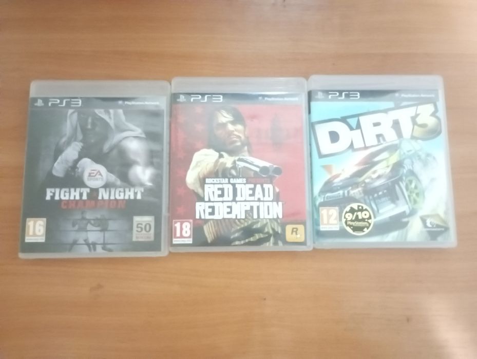 Ps3 fat, ps3 slim със 2 джойстика и около 20 игри към тях