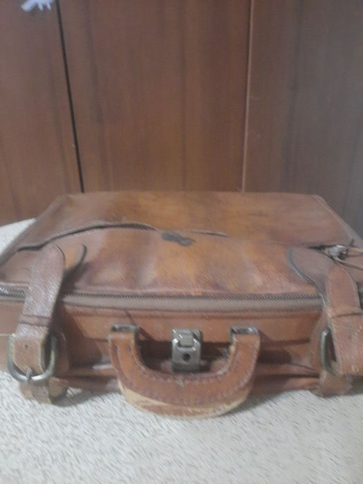 Чемодан ретро кожаный  50 см на 35 см.