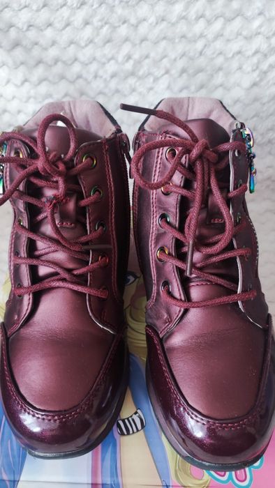 Ботинки вишневые 30 размер