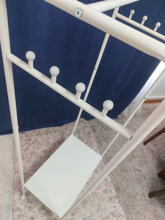 Напольная вешалка для одежды