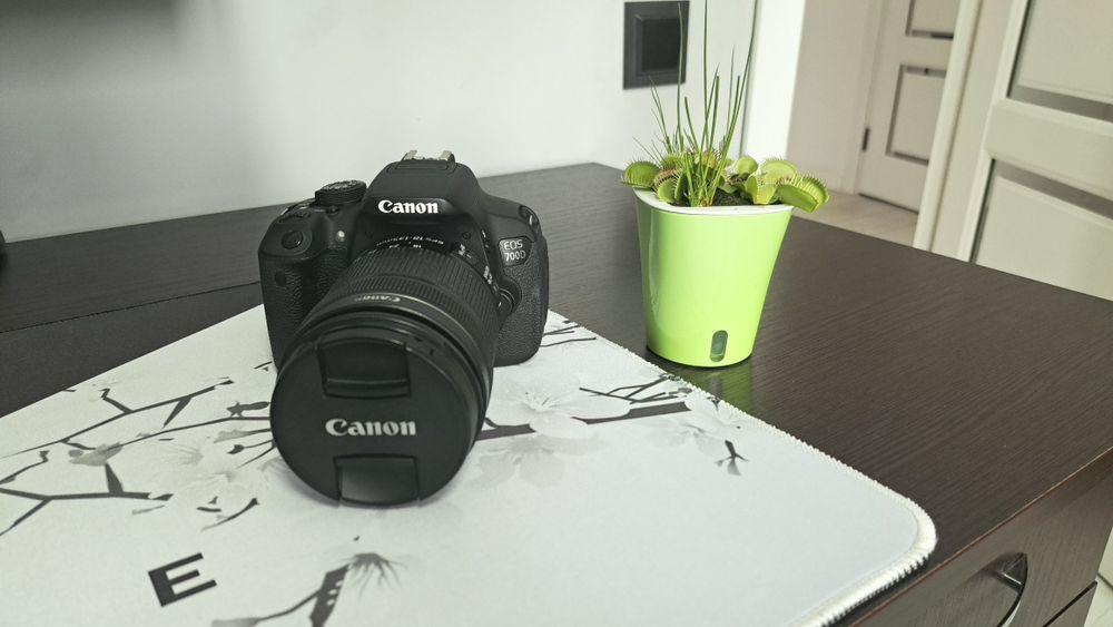 Canon EOS 700D + 18–135 IS STM