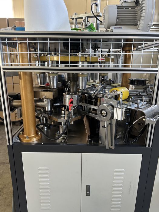 MB-C 12 Linie productie pahare carton 7oz  folosita foarte putin