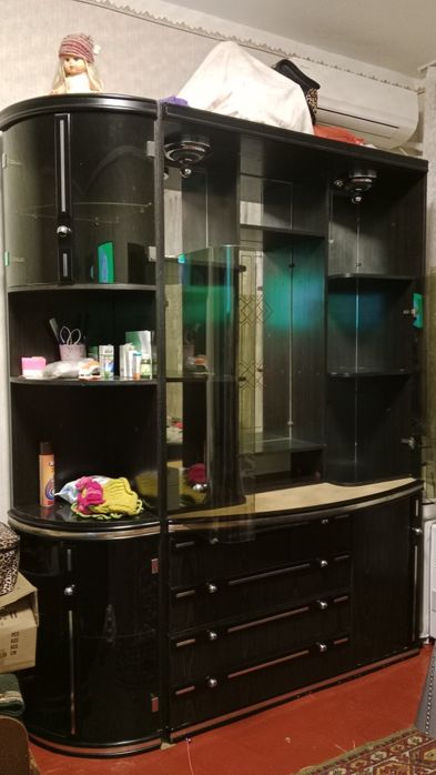 Сервант и трюмо даром самовывоз