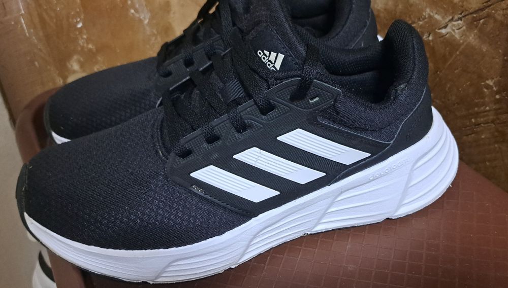 Маратонки adidas galaxy