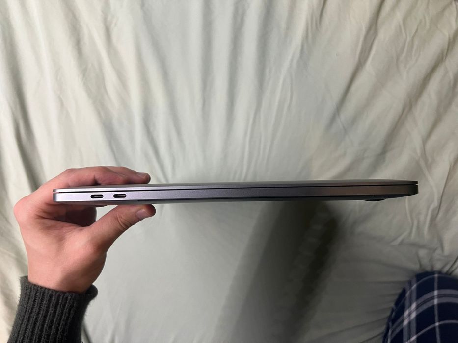 MacBook Pro 15″ (Mid 2018) – 32 GB RAM / SSD 1 TB / Radeon Pro Vega 2