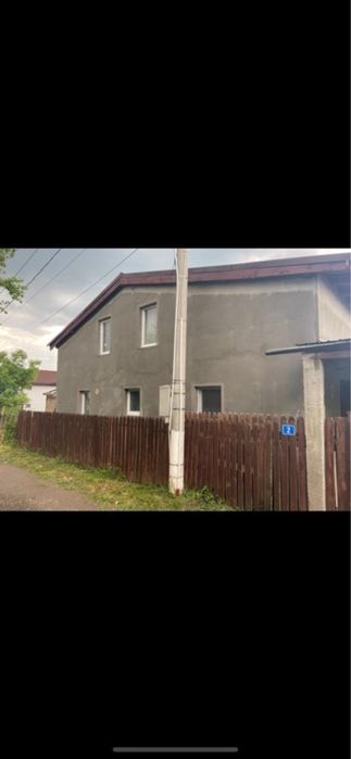Vând proprietate Casa