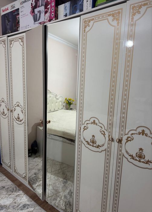 Спальный гарнитур сатылады.